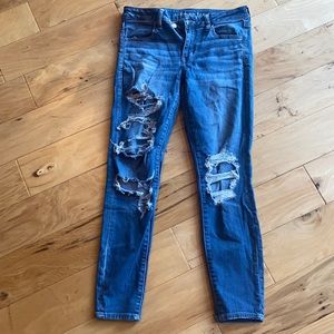American Eagle distressed skinny jeans sz 10 short